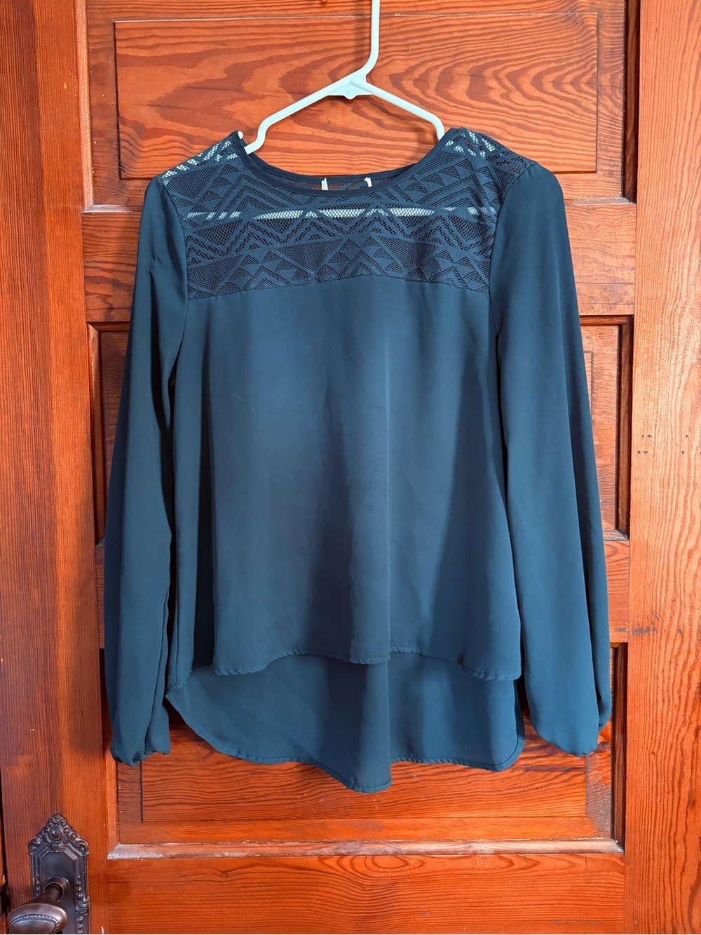 Women’s Green Long-Sleeve Lace Yoke Blouse